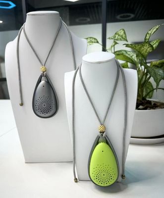 เครื่องทําความสะอาดอากาศแบบใส่ได้ที่ได้รับการรับรองจาก FCC พร้อมแบตเตอรี่ขนาด 850 mAh และเสียงต่ํา < 20dB