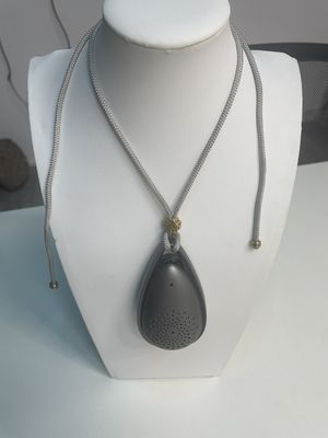 Experimente Ar Limpo em Movimento Purificador de Ar Portátil e Vestível com Cabo de Carregamento USB