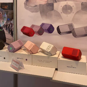 Custom Accepted Car Air Purifier with 100mA Current 0.29kg Net Weight and 4000 Hours Motor Life